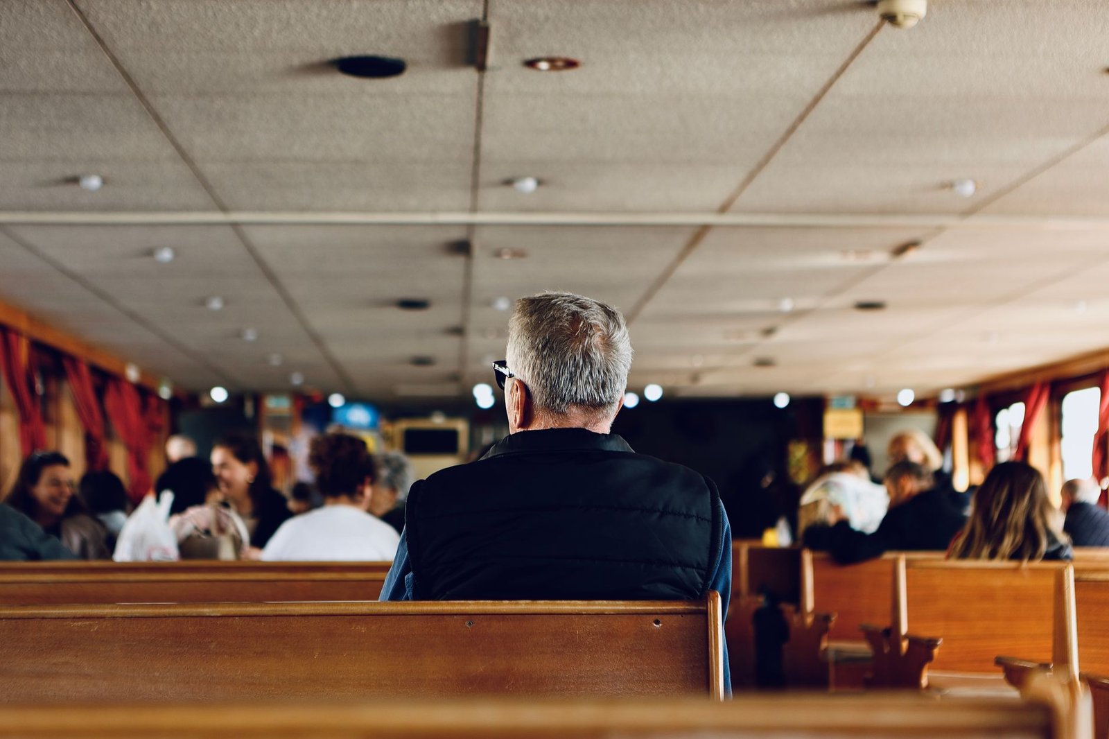 Navy veteran reflecting on electrician's mate asbestos exposure during shipboard service
