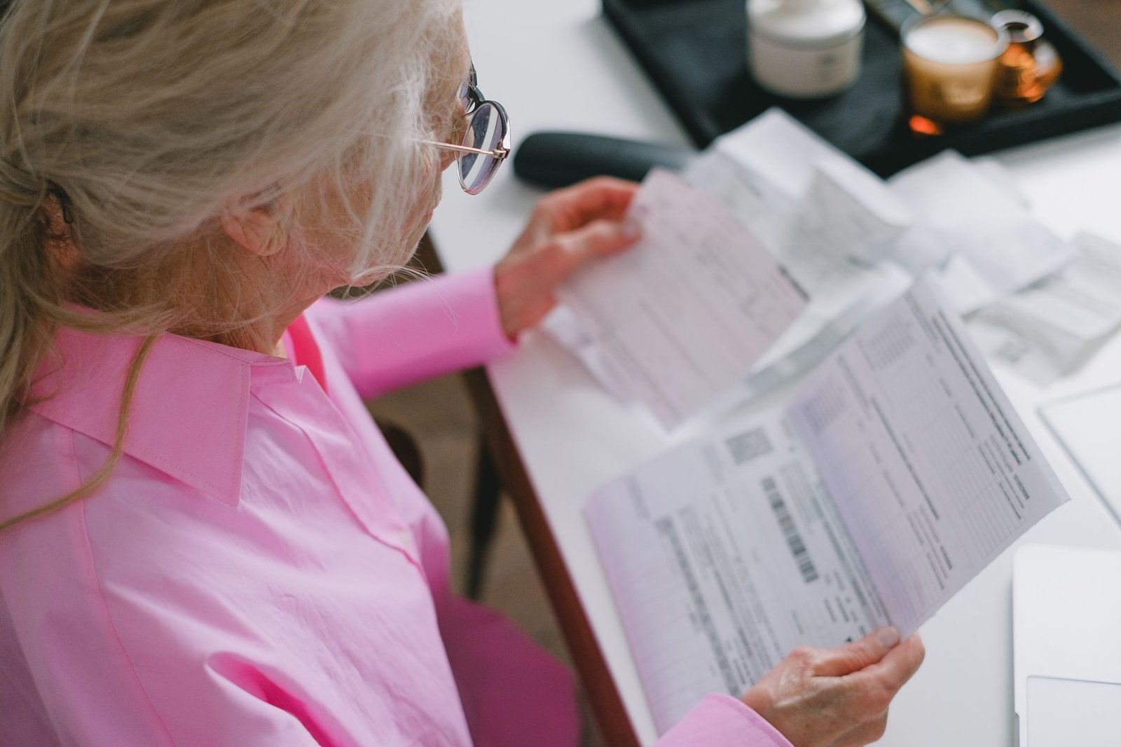 Veteran reviewing service records related to damage controlman asbestos exposure claims
